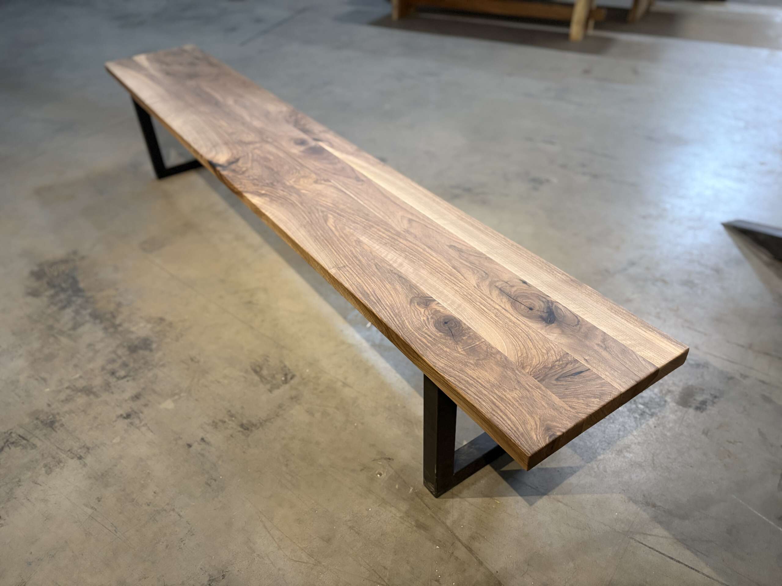 Banc en noyer massif