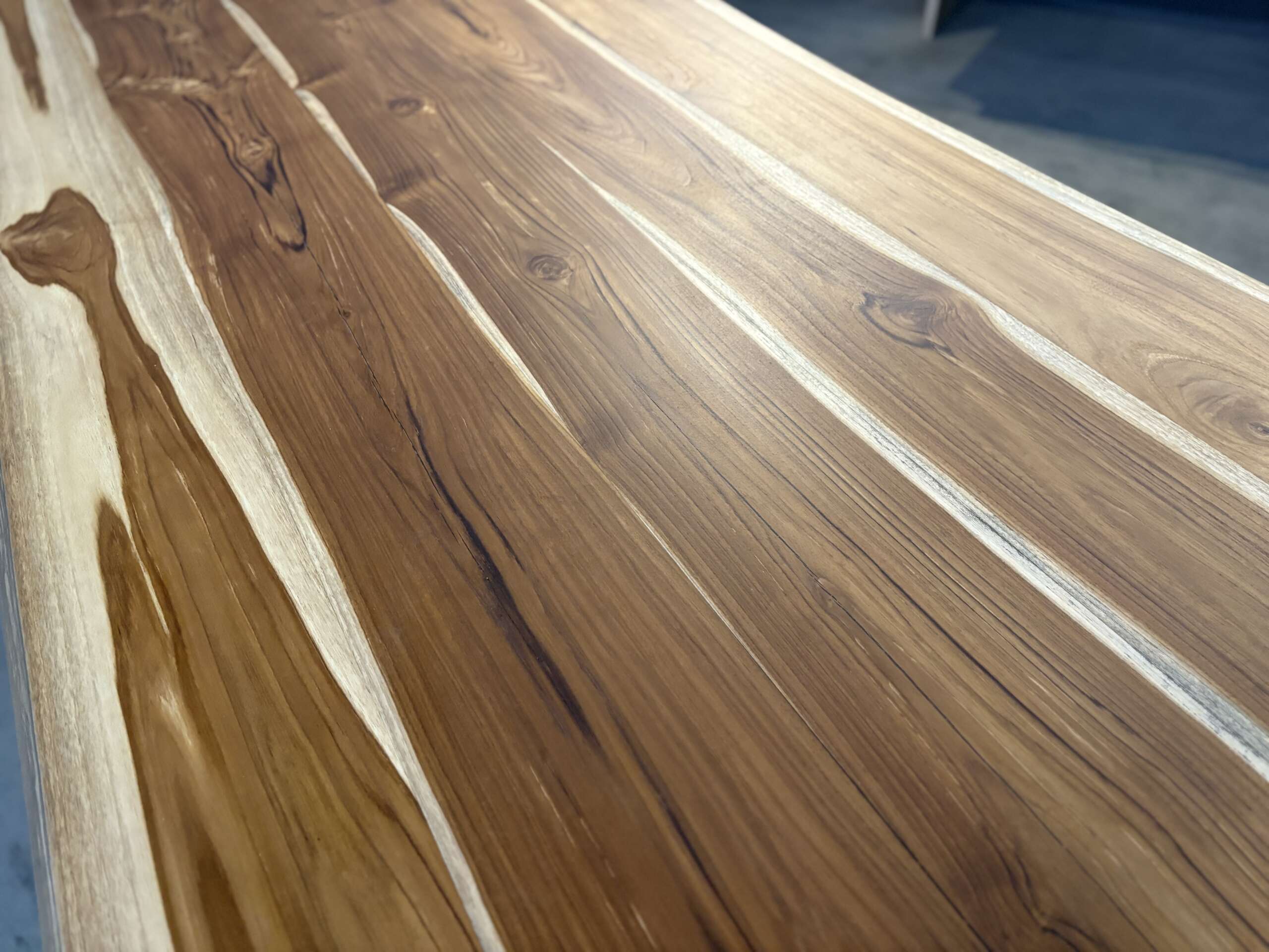 Table à manger en teck massif T19 – Image 4