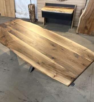 Table à manger en noyer massif