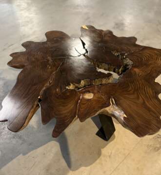 Table basse en bois de violette