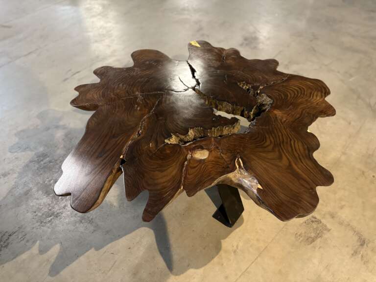 Table basse en bois de violette