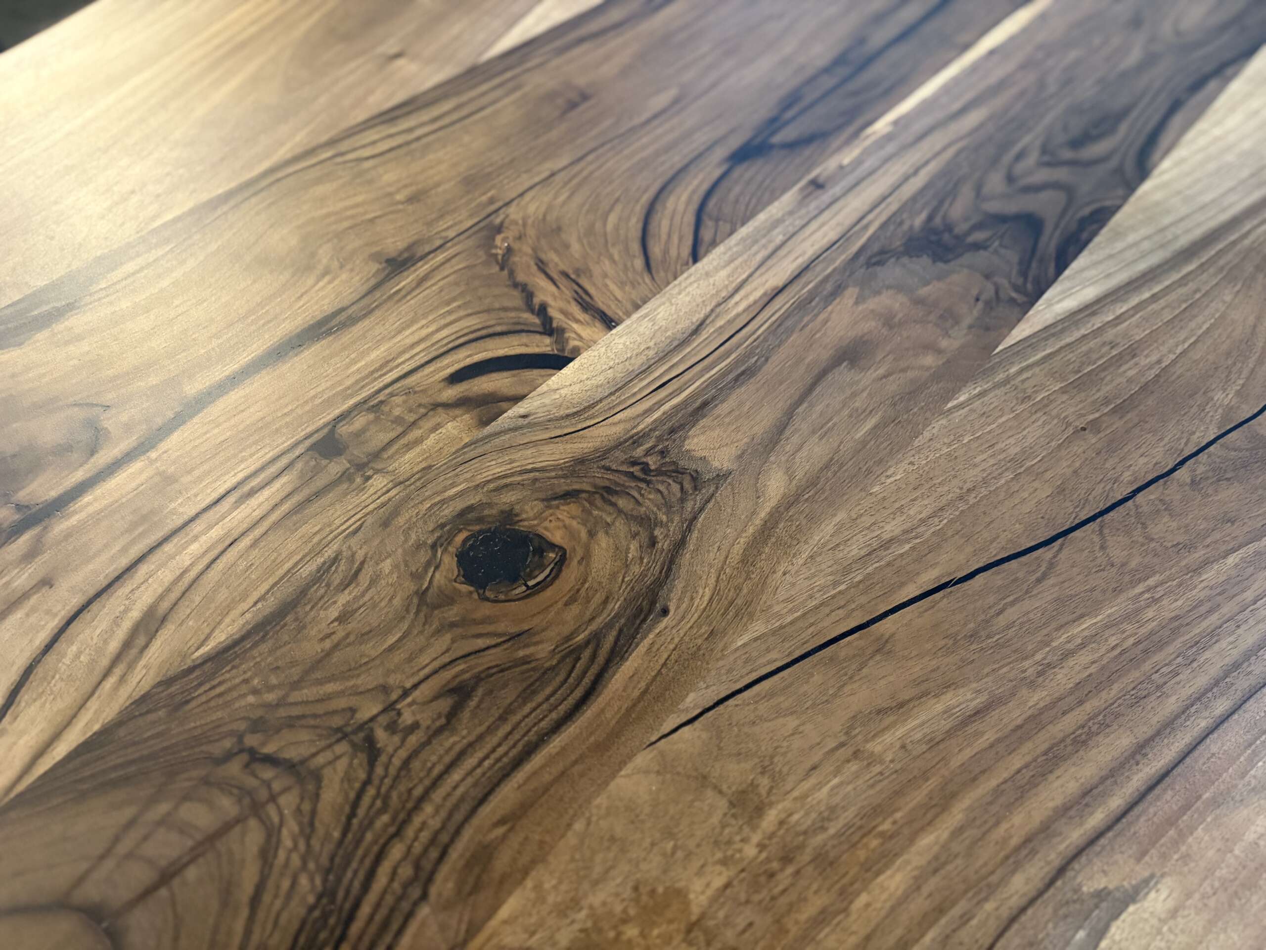 Table à manger en noyer massif T18 – Image 4