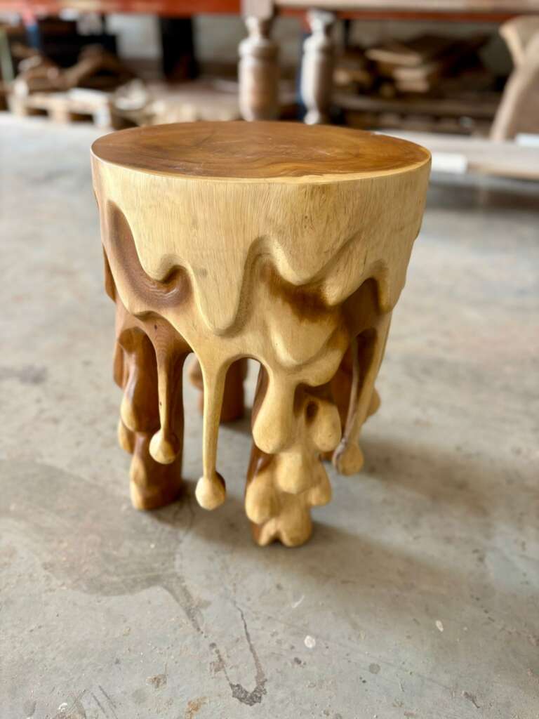 bout de canapé en suar massif, table d’appoint sculptée