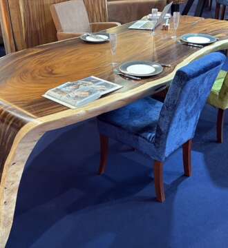table à manger « curve » en bois massif