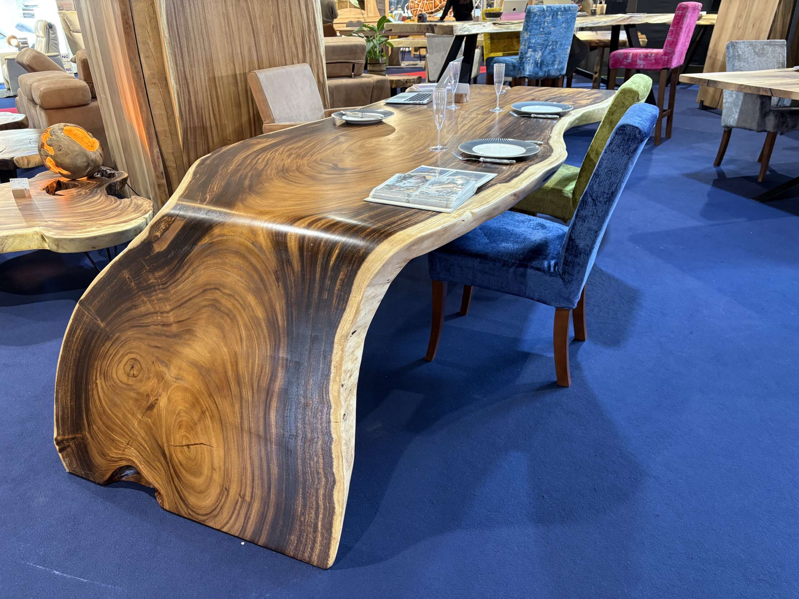 table à manger « curve » en bois massif