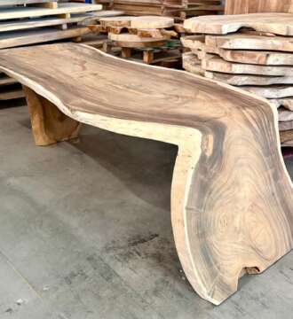 table à manger « curve » en bois massif