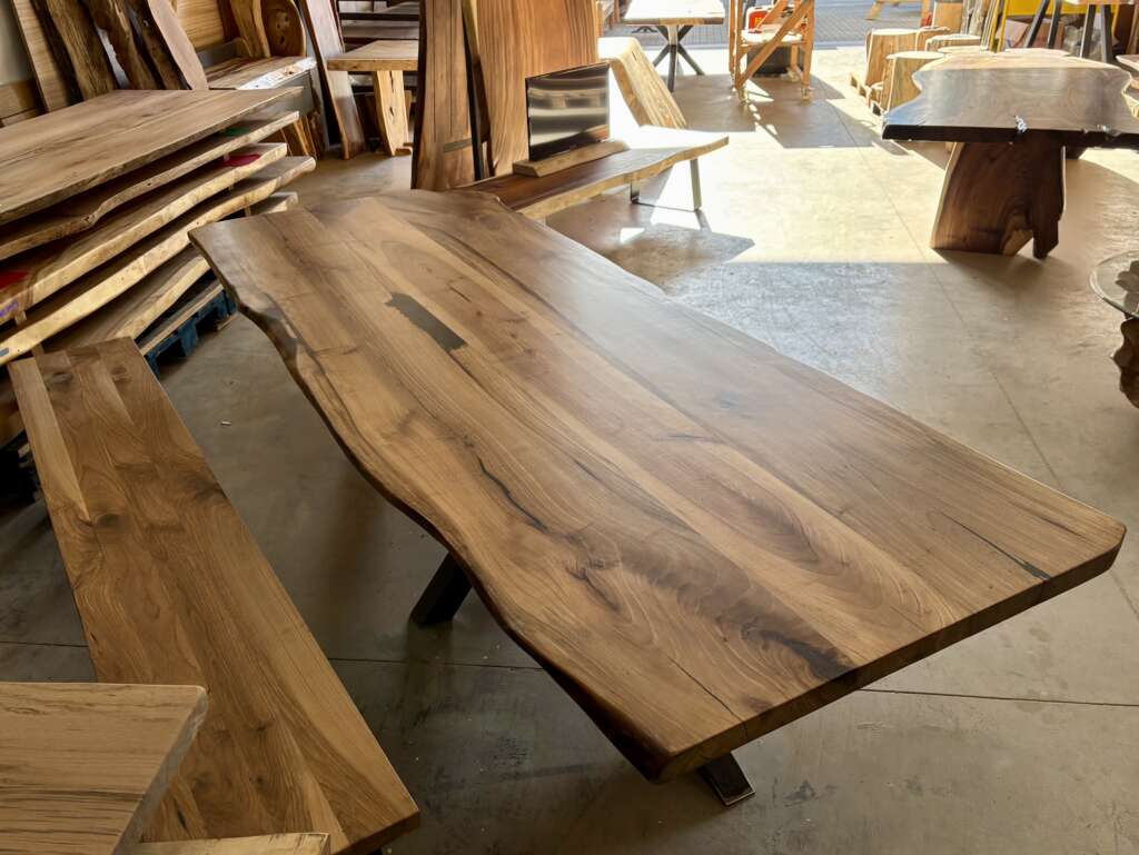 table à manger en noyer noir massif
