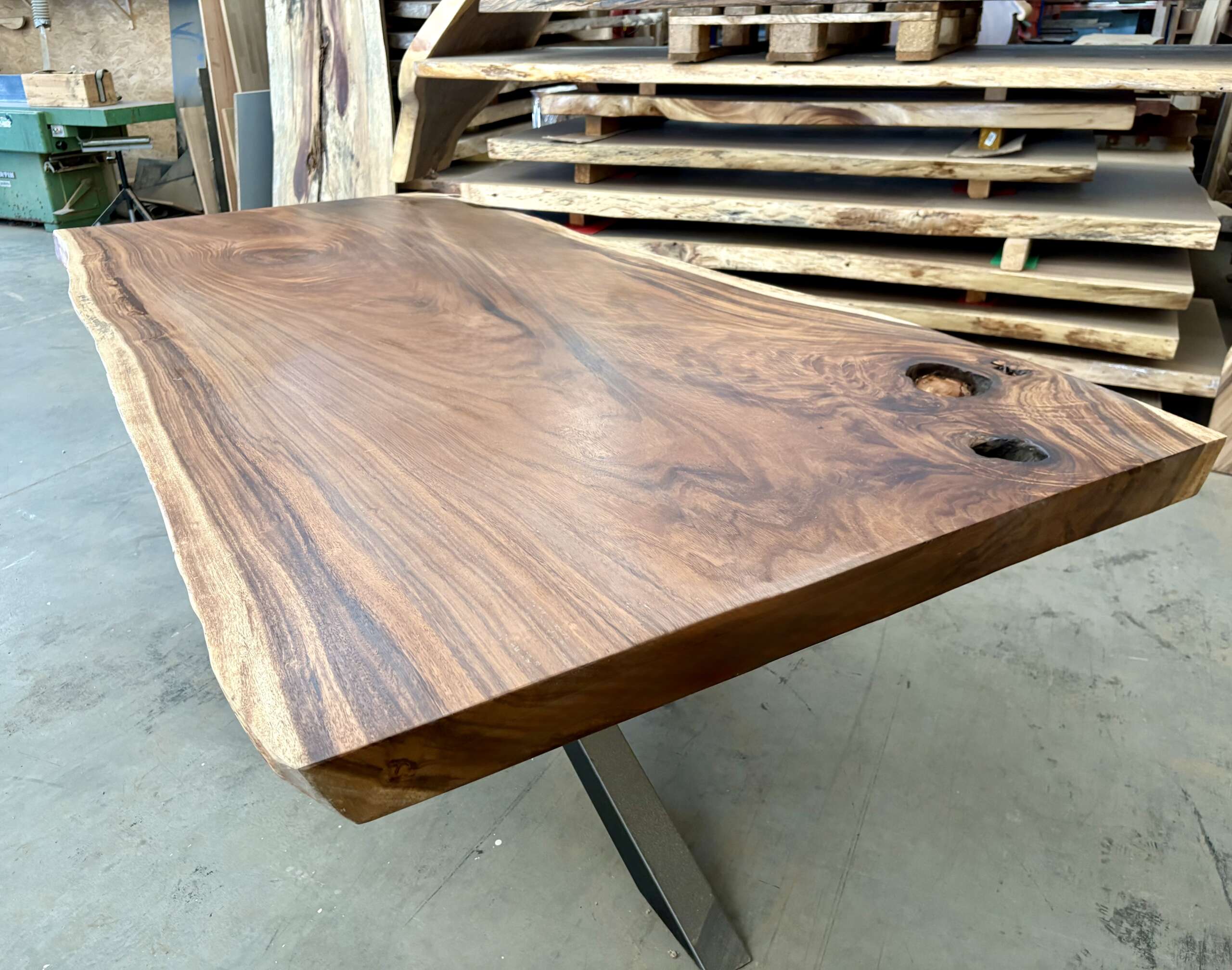 table à manger en suar massif
