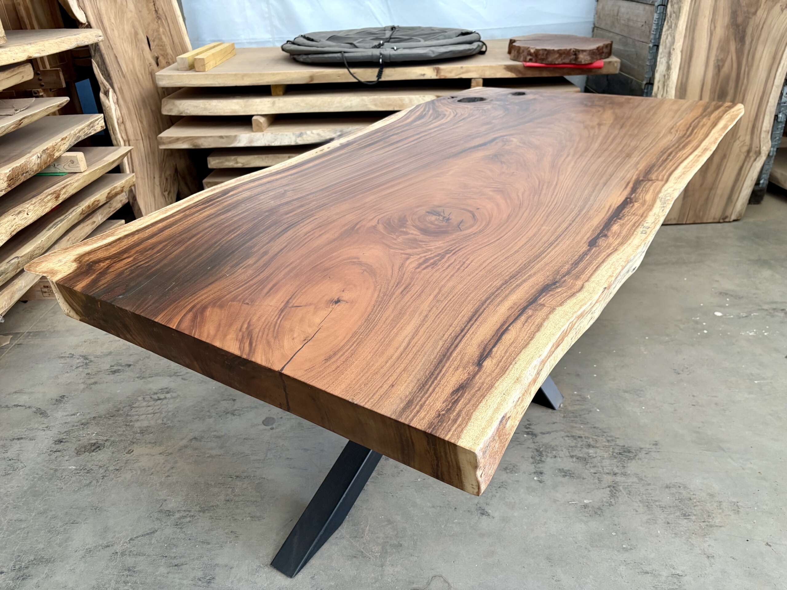 table à manger en suar massif