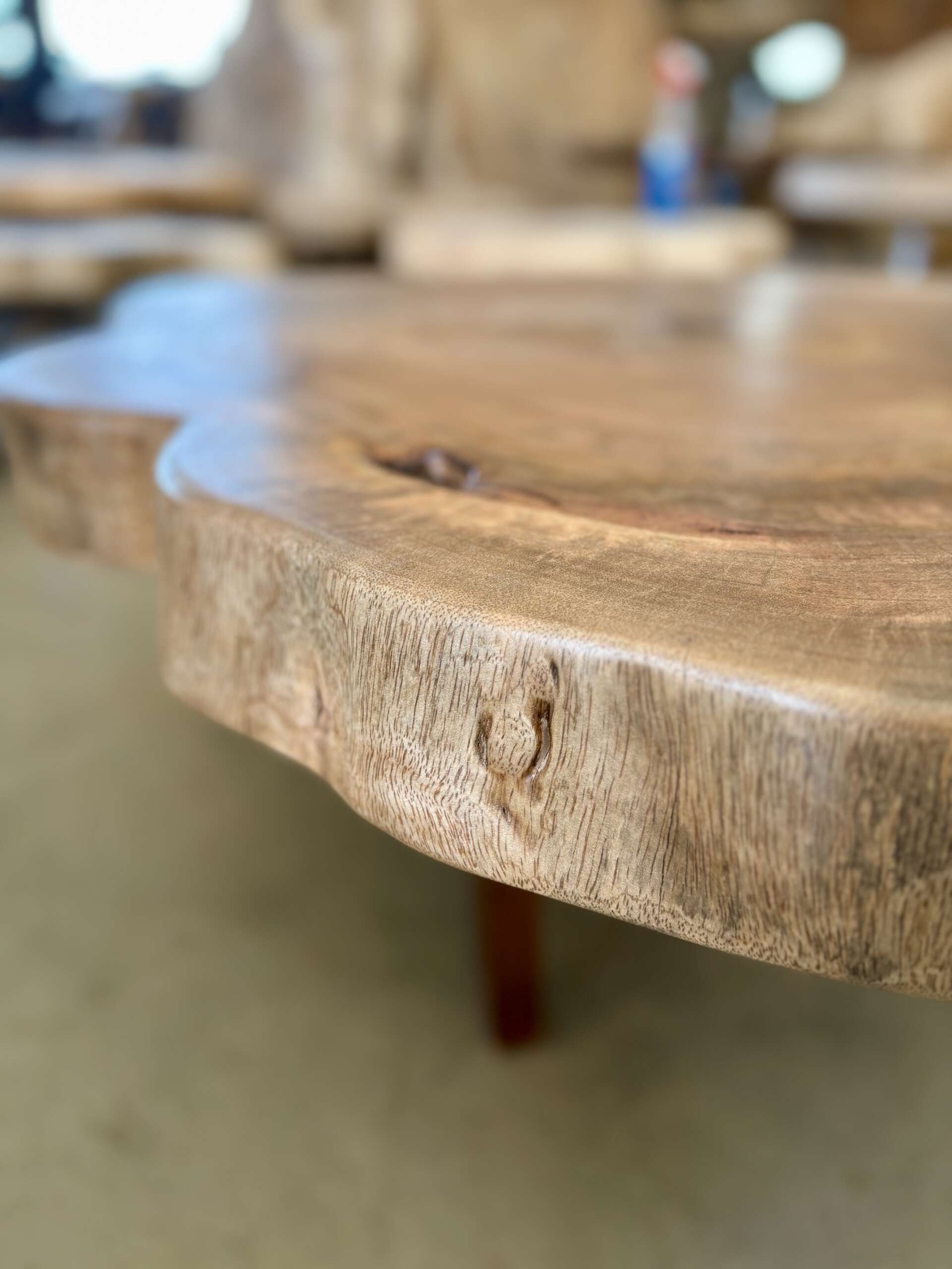 table basse en manguier massif